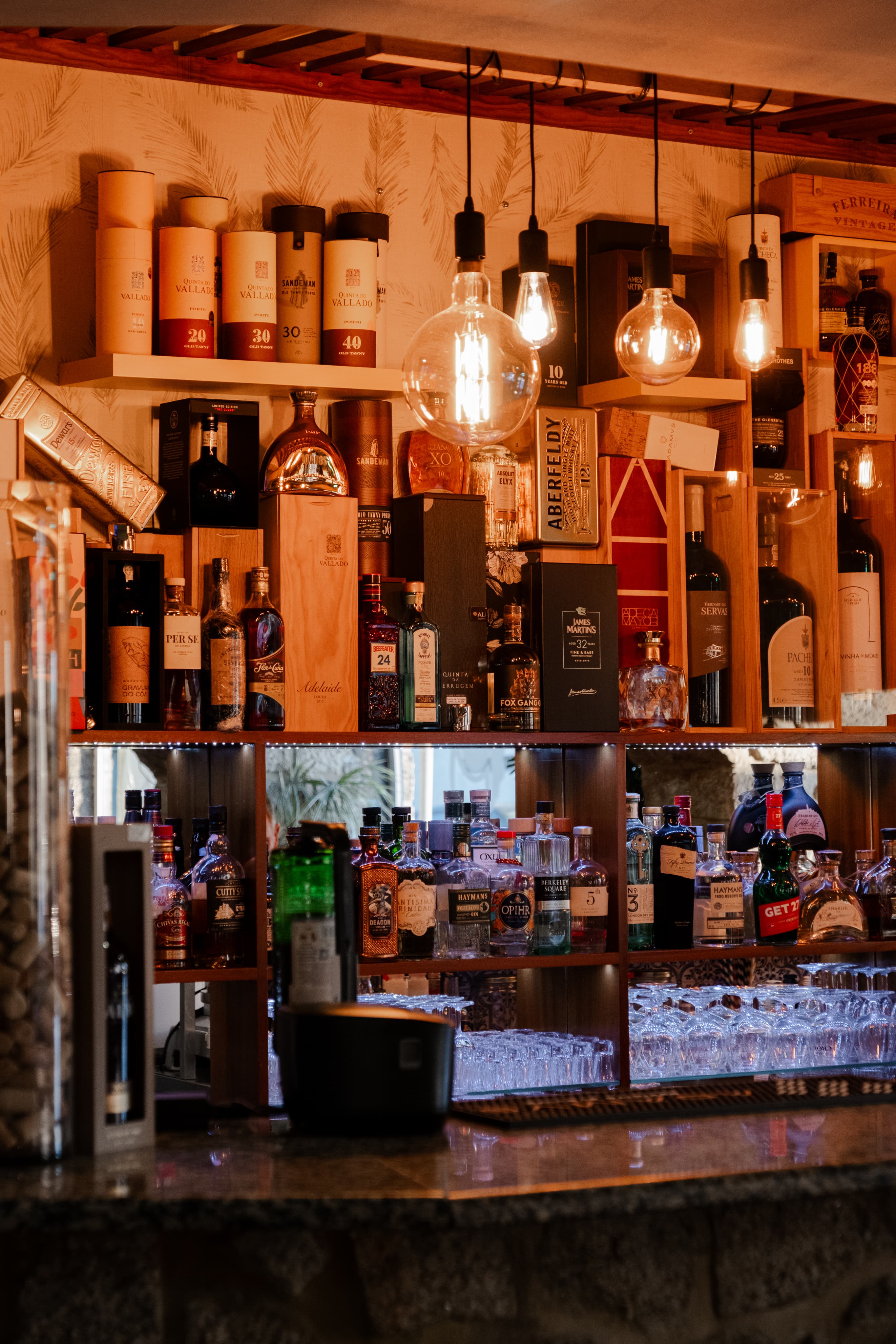 Pratos e ambiente da Pizzaria Mónica