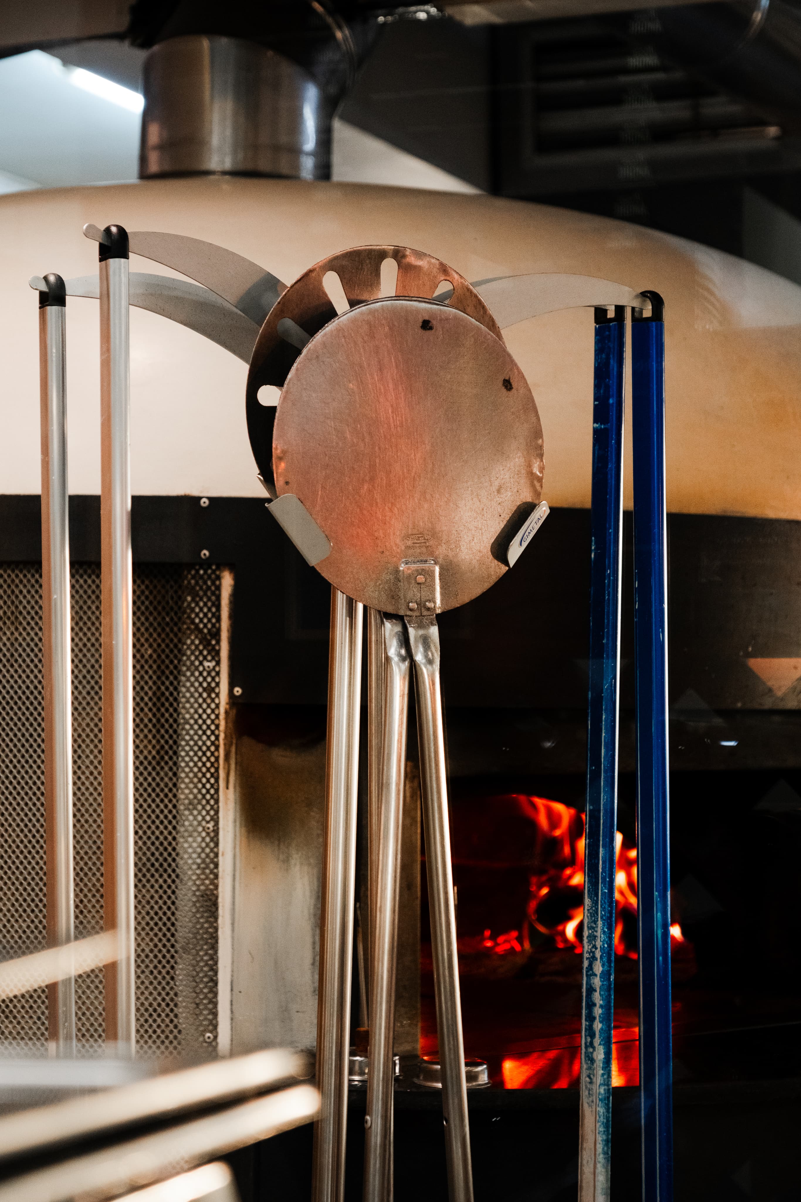 Pratos e ambiente da Pizzaria Mónica