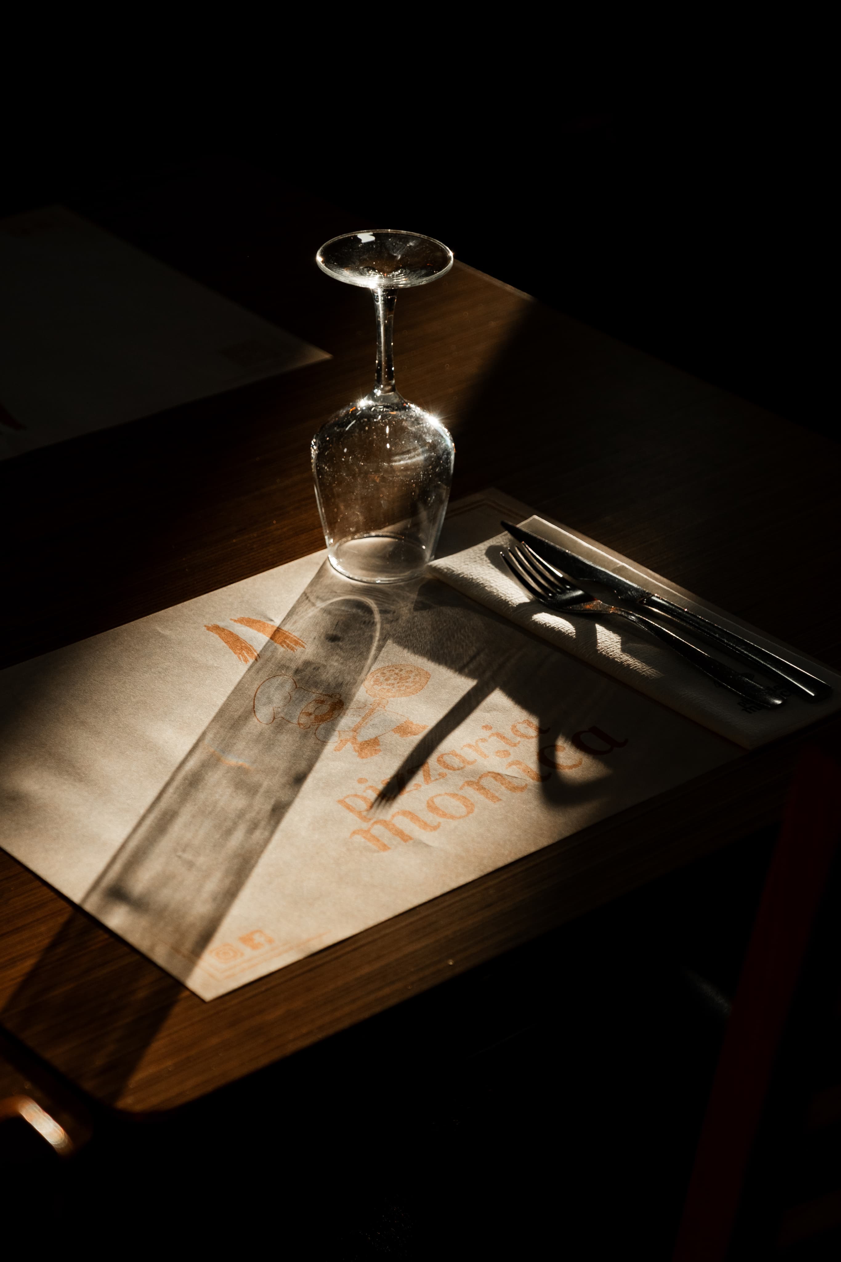 Pratos e ambiente da Pizzaria Mónica